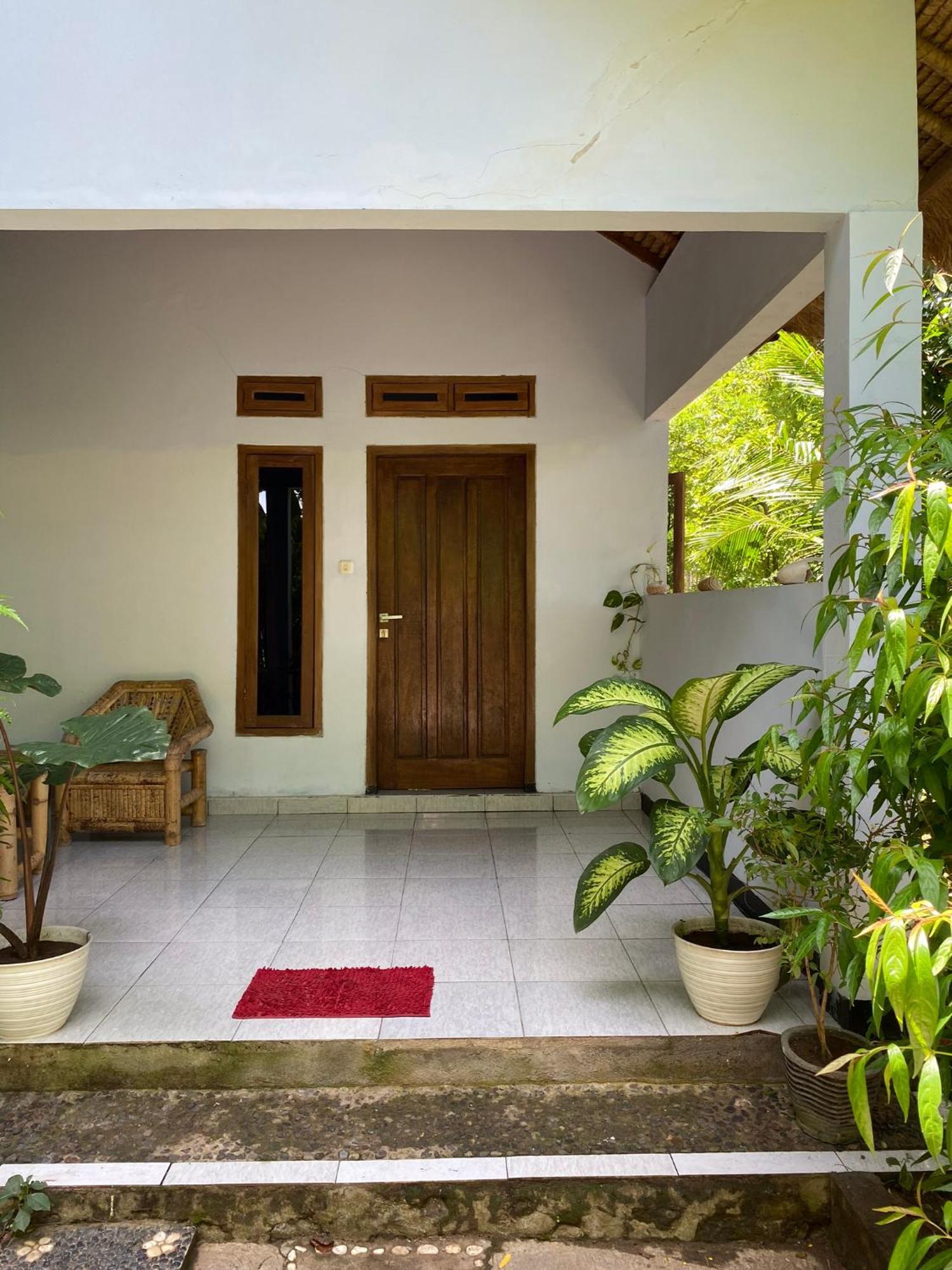 Апартаменты Rimba Bungalow Kuta  Экстерьер фото